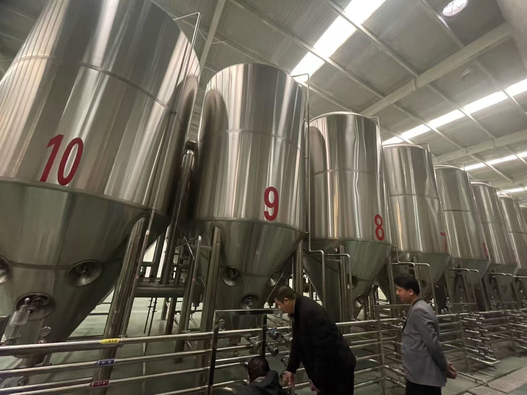 疏勒精酿啤酒设备厂—平面布置、设备设计、制造、调试、培训等一条龙服务
